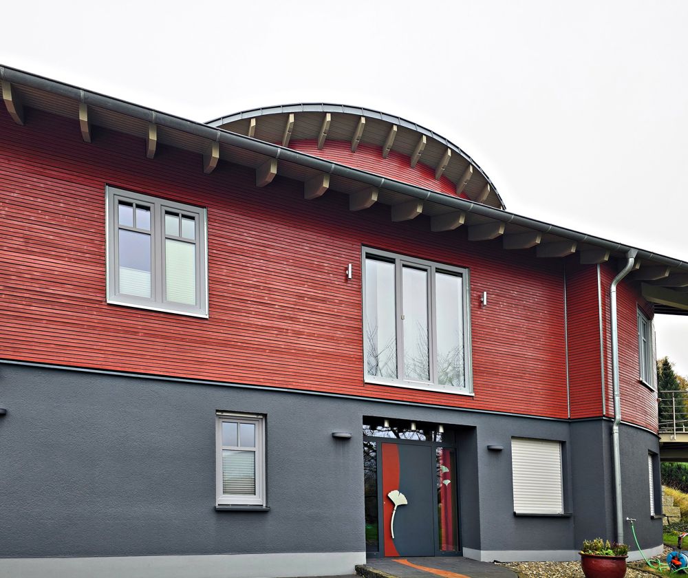 Hausansicht nach dem Anstrich