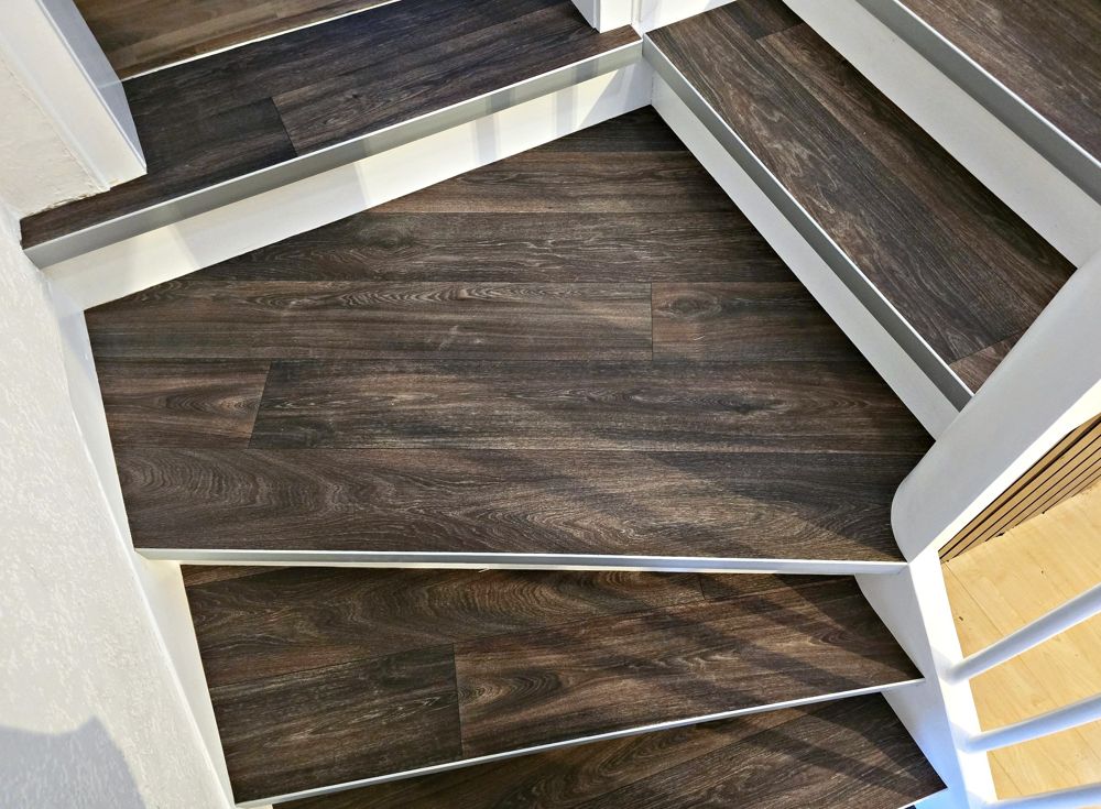 Stufen in Holzoptik
